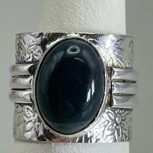 Elegant Sterling Silver Floral Ring with Onyx Stone